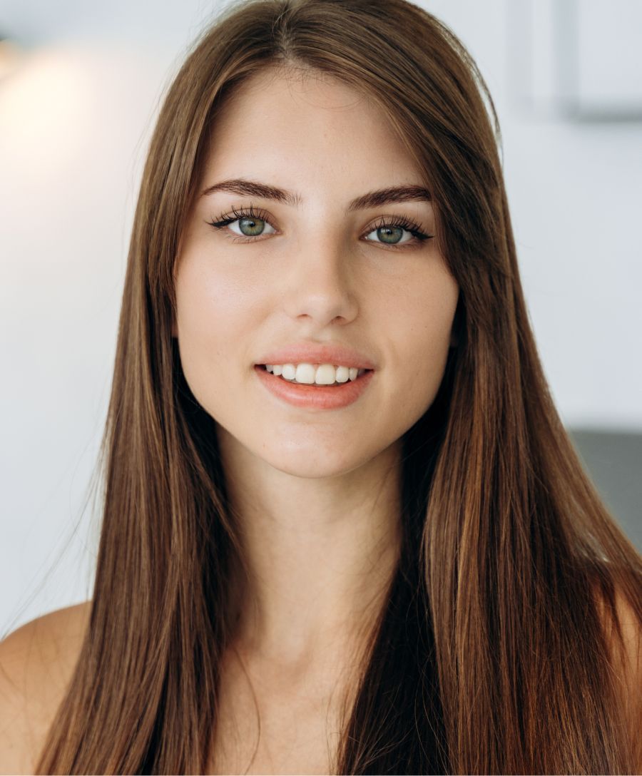 Branson microneedling model with brown hair